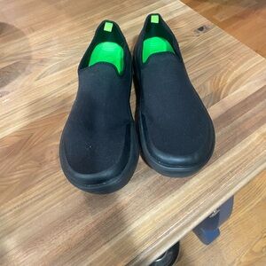 New, Oofos women’s shoes. Size 91/2 fits like a 9